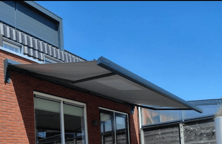 Knikarmschermen - Dugreja Putten