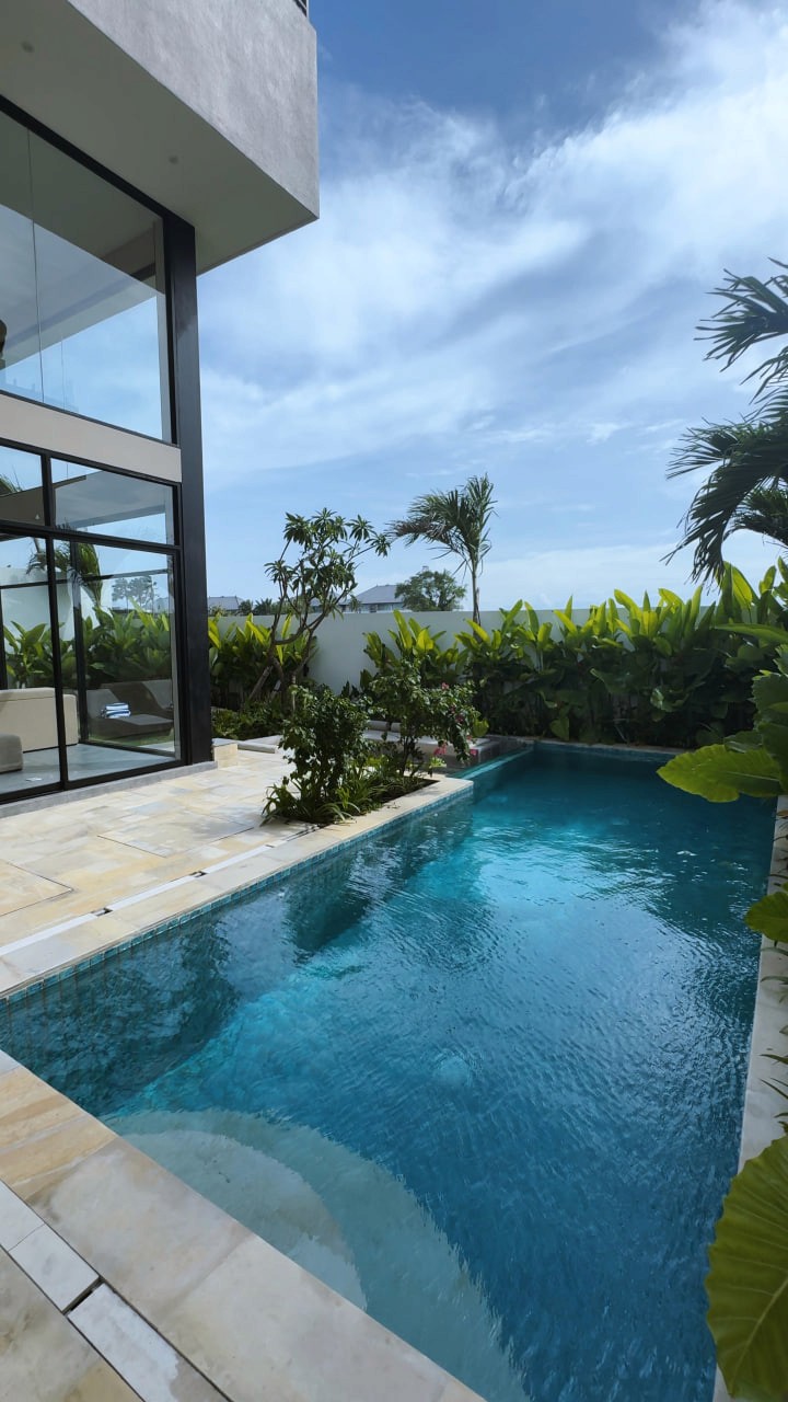 A three-level 4-bedroom villa with panoramic ocean views in Pererenan