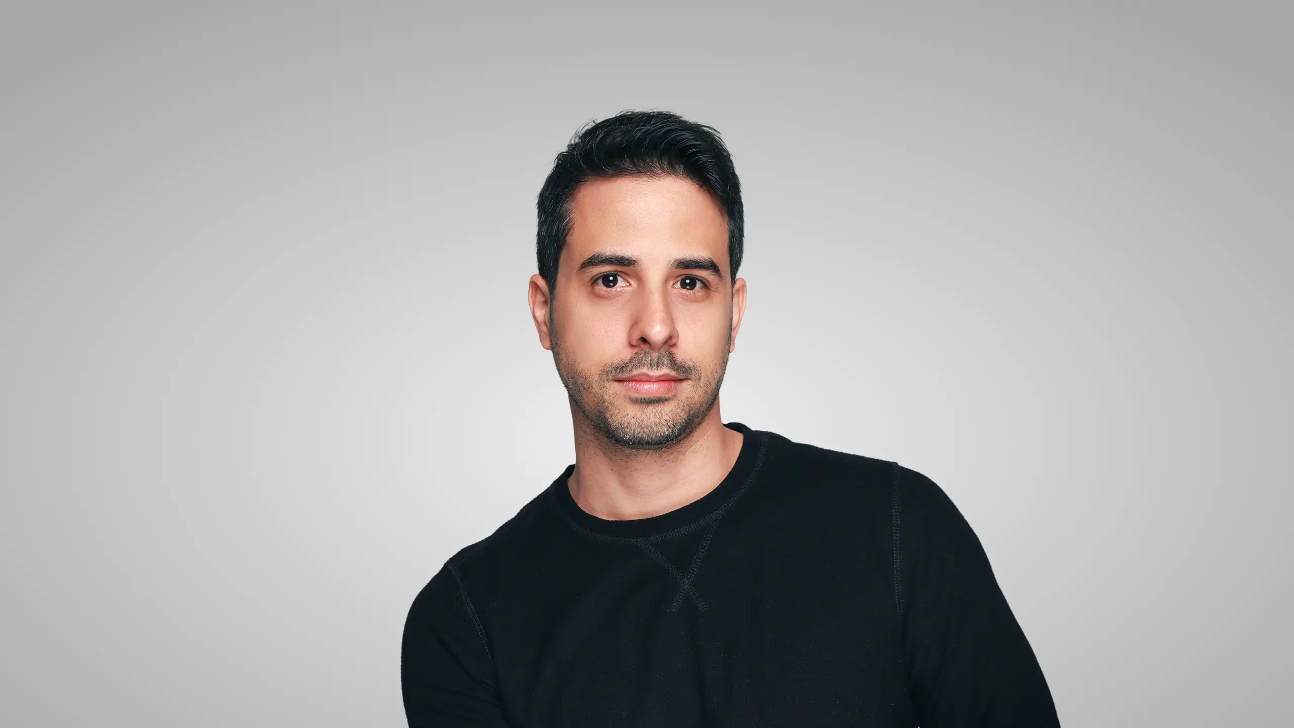 Ernesto Aragon portrait on the portfolio homepage