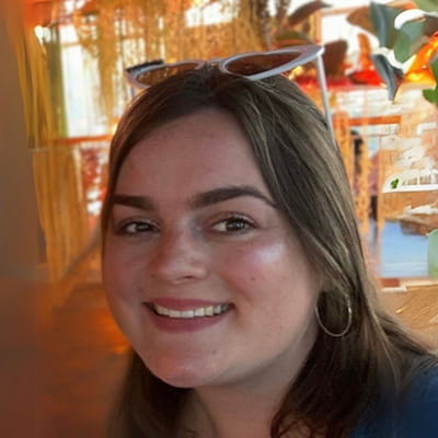 Portrait of Holly Elms