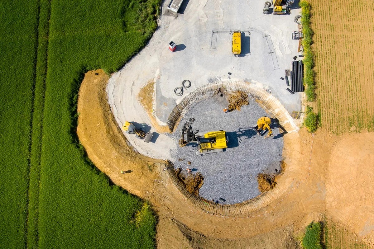 Chantier de terrassement vu du ciel avec engins de chantier — Anteale | Yann Manac’h, photographe pro Lille Nord