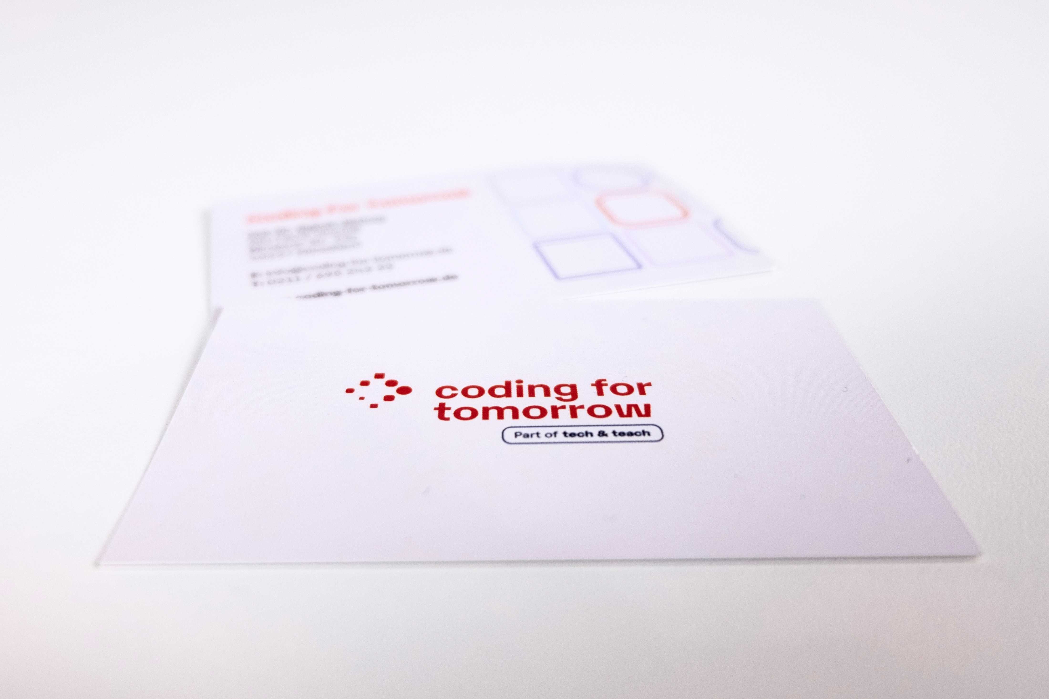 Visitenkarte "Coding For Tomorrow" Vorder & Rückseite Schrägansicht