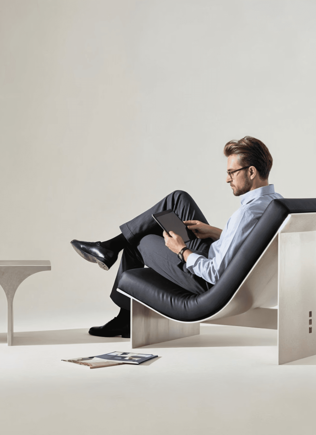 company formation in dubai uae - a men sit in the sofa