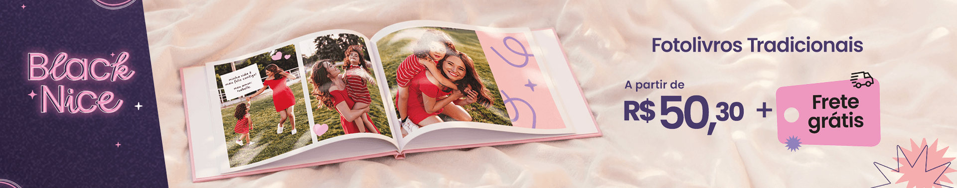Fotolivro capa dura com fotos de pai e filhos sobre mesa de madeira, com promoção a partir de quarenta e sete reais e noventa centavos e frete grátis