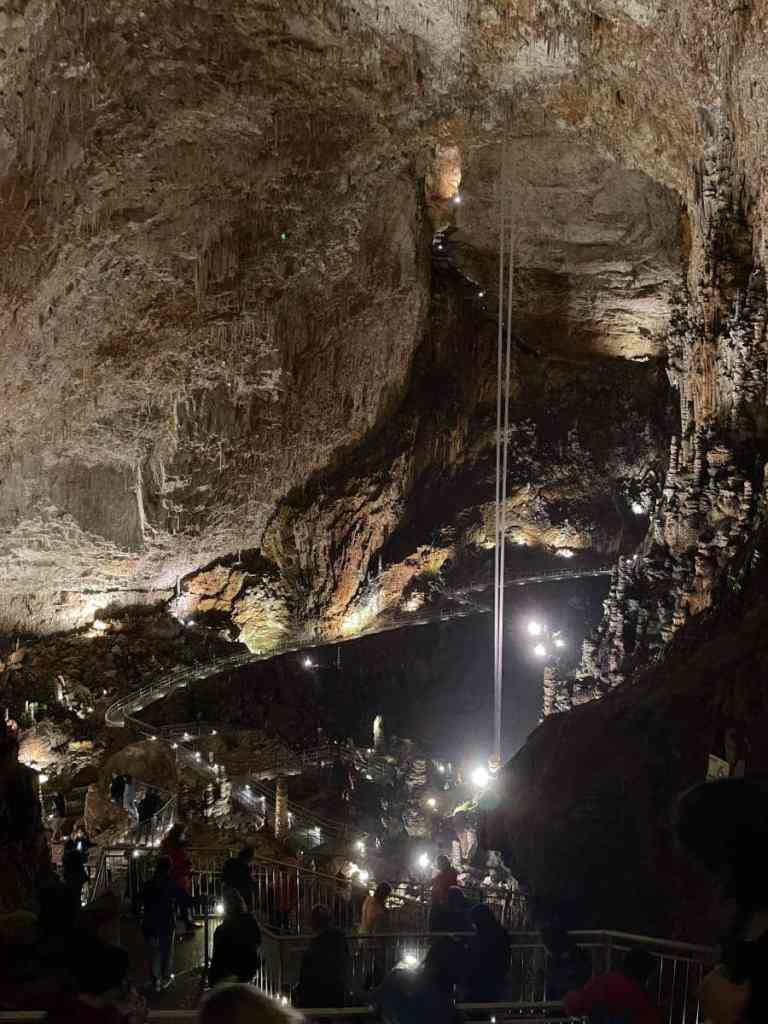 Grotto Gigante, Trieste
