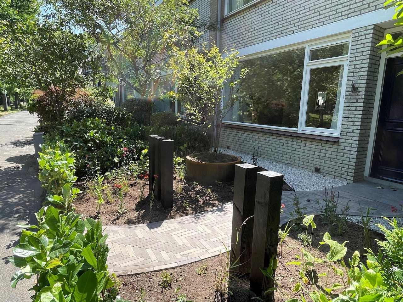 Voortuin aangelegd door Art gardens