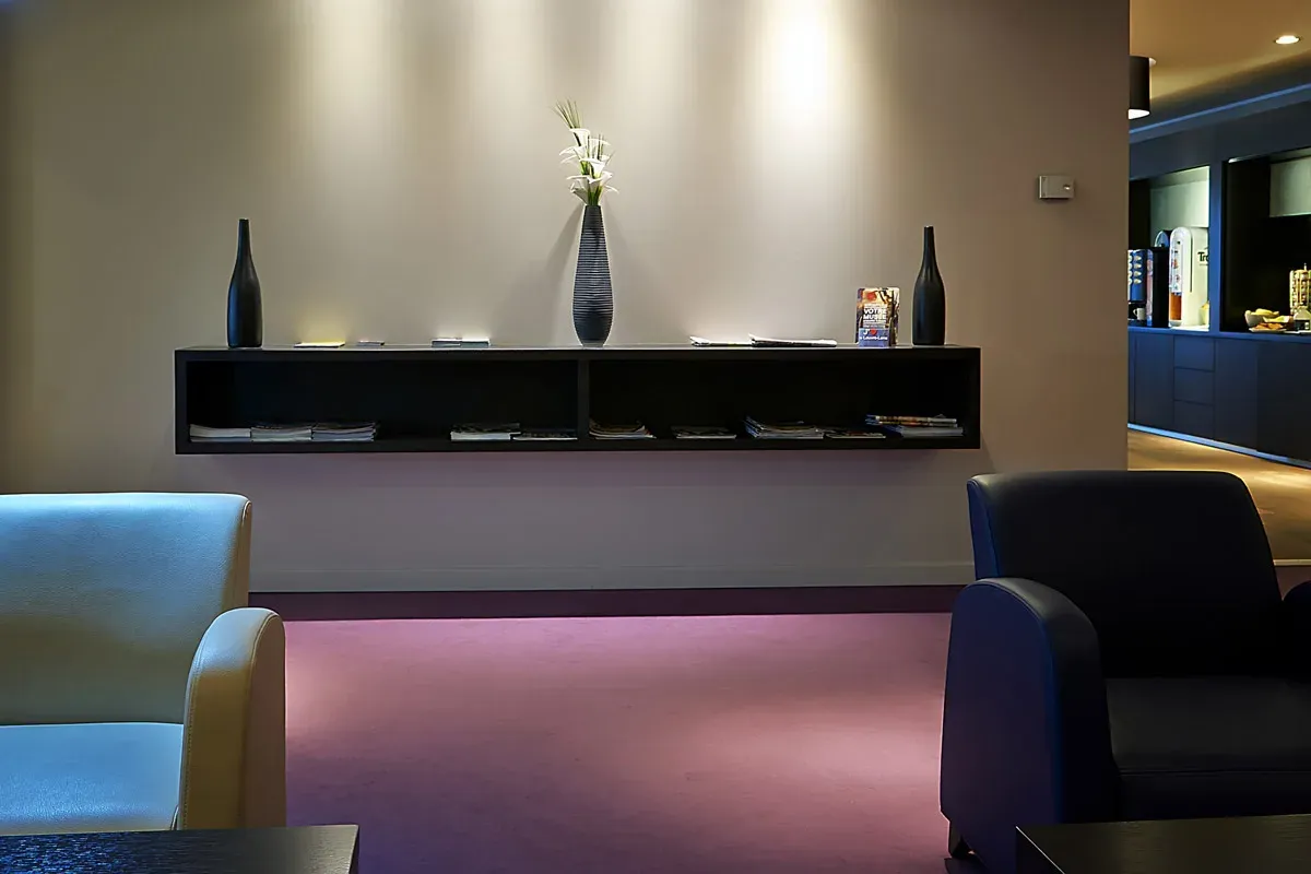 Comptoir moderne lumière tamisée — photographe professionnel intérieur Lille Hauts de France | Anteale Yann Manac’h 2025