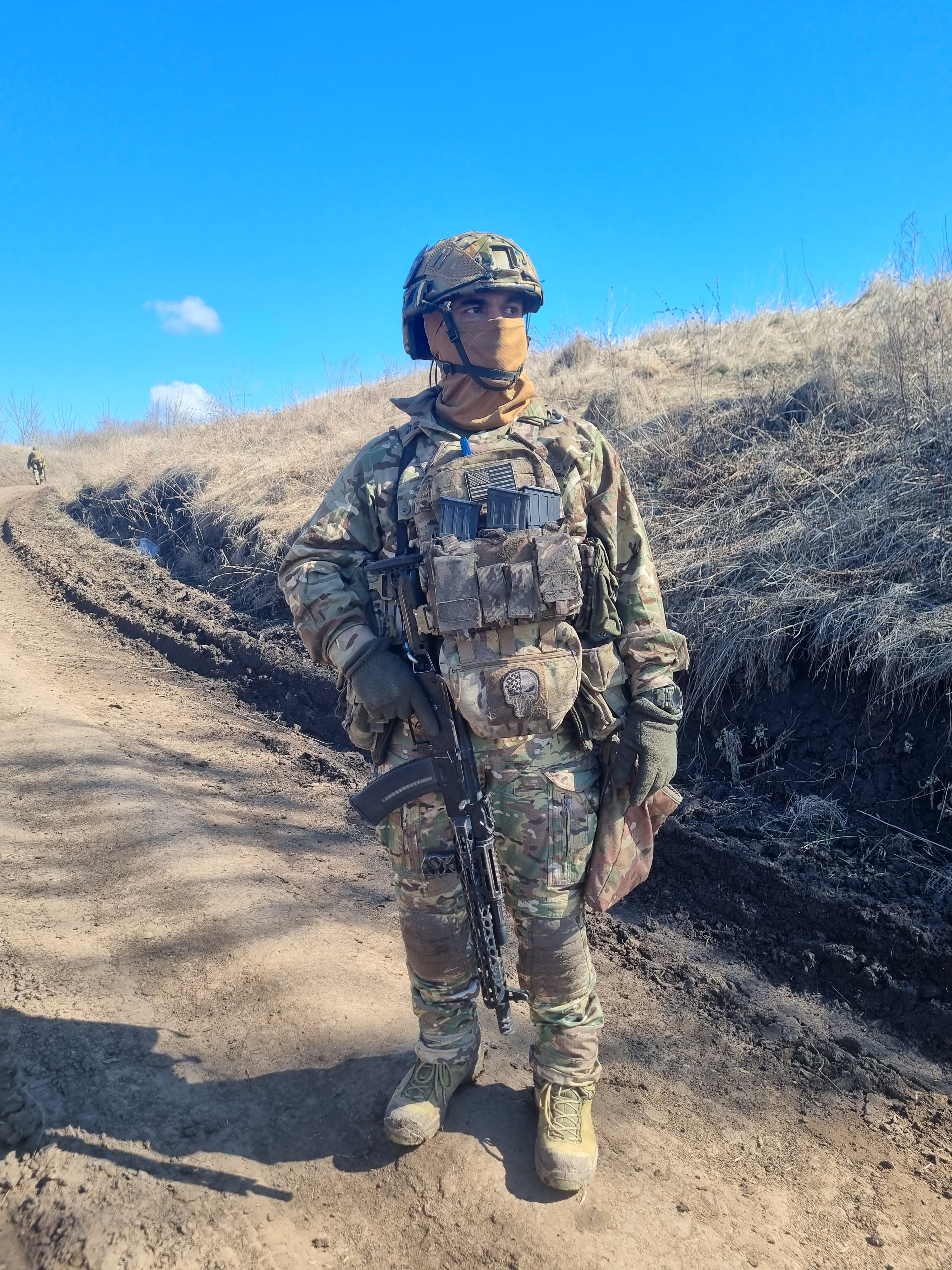 soldado ucraniano posando