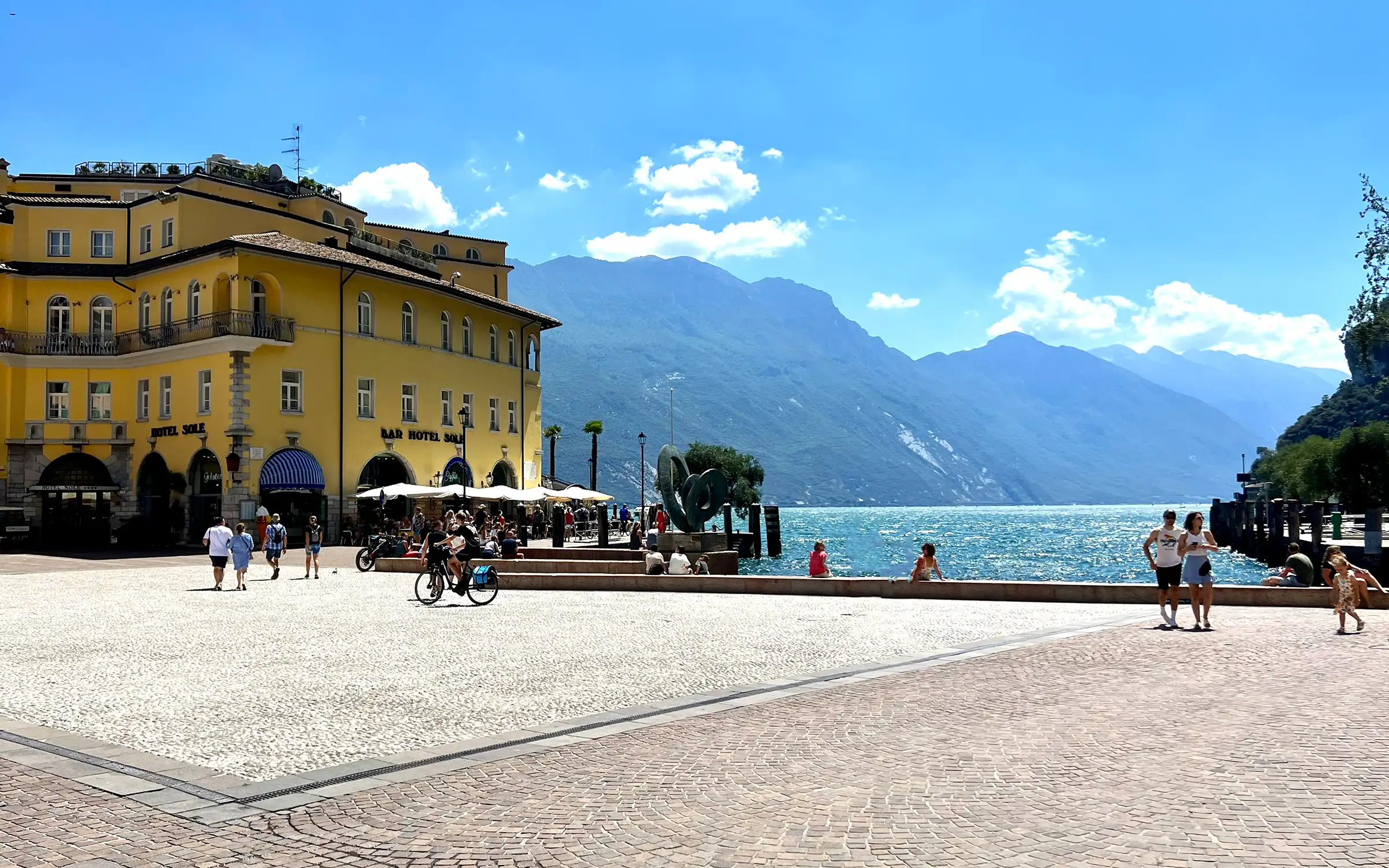 Torget i Riva del Garda | Expa Travel
