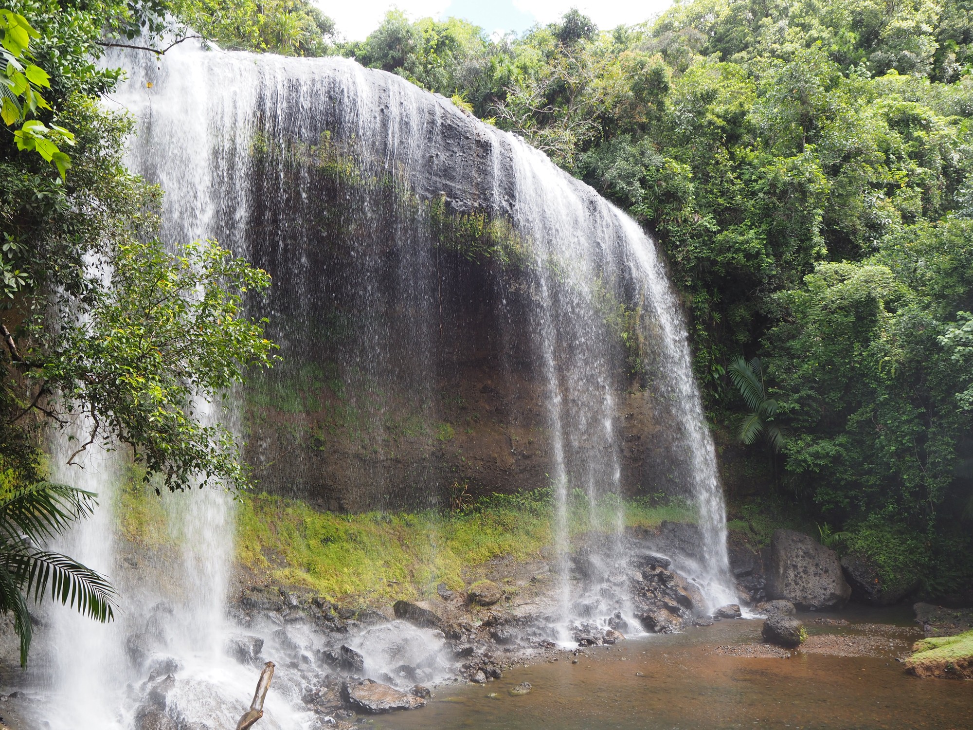 photography of dam during daytime