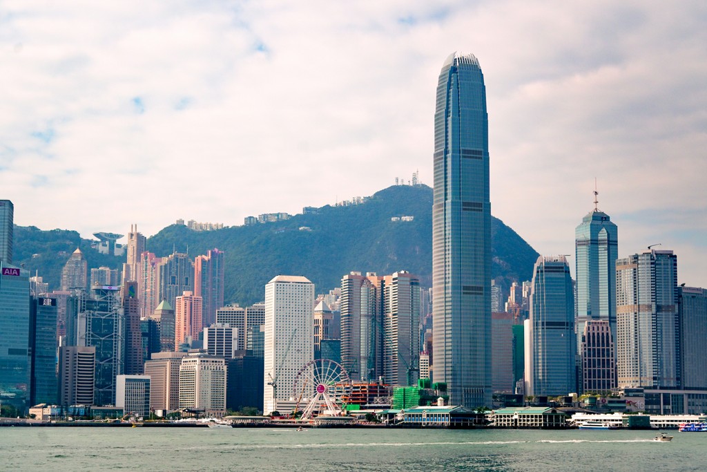 The U.S. dollar stablecoin market is seeing purpose-built stablecoins for specific regions and clients, with BitGo supporting global stablecoin issuance and custody (K Zhao / Unsplash)