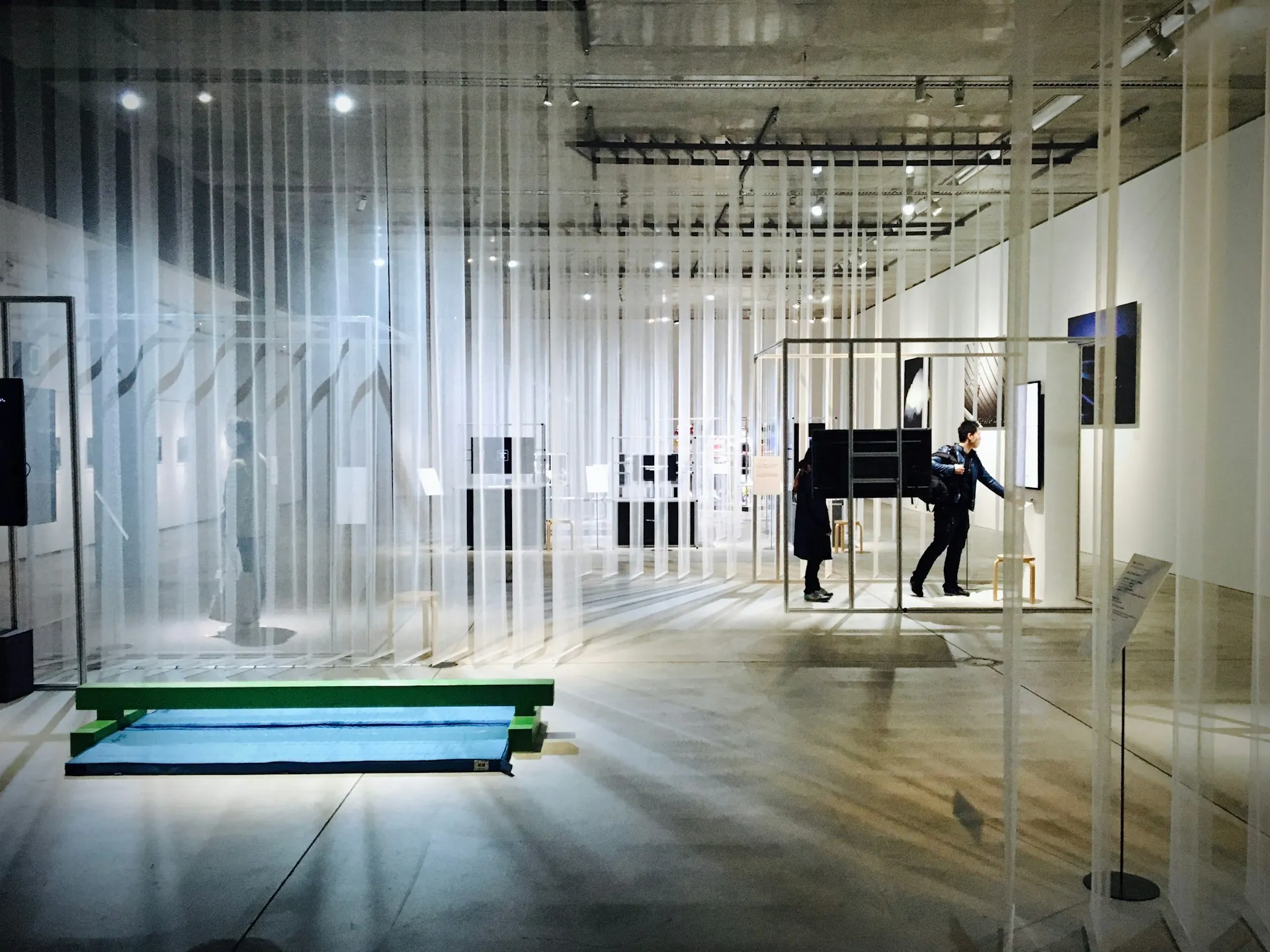 Moderner, heller Showroom in 3D digitalisiert