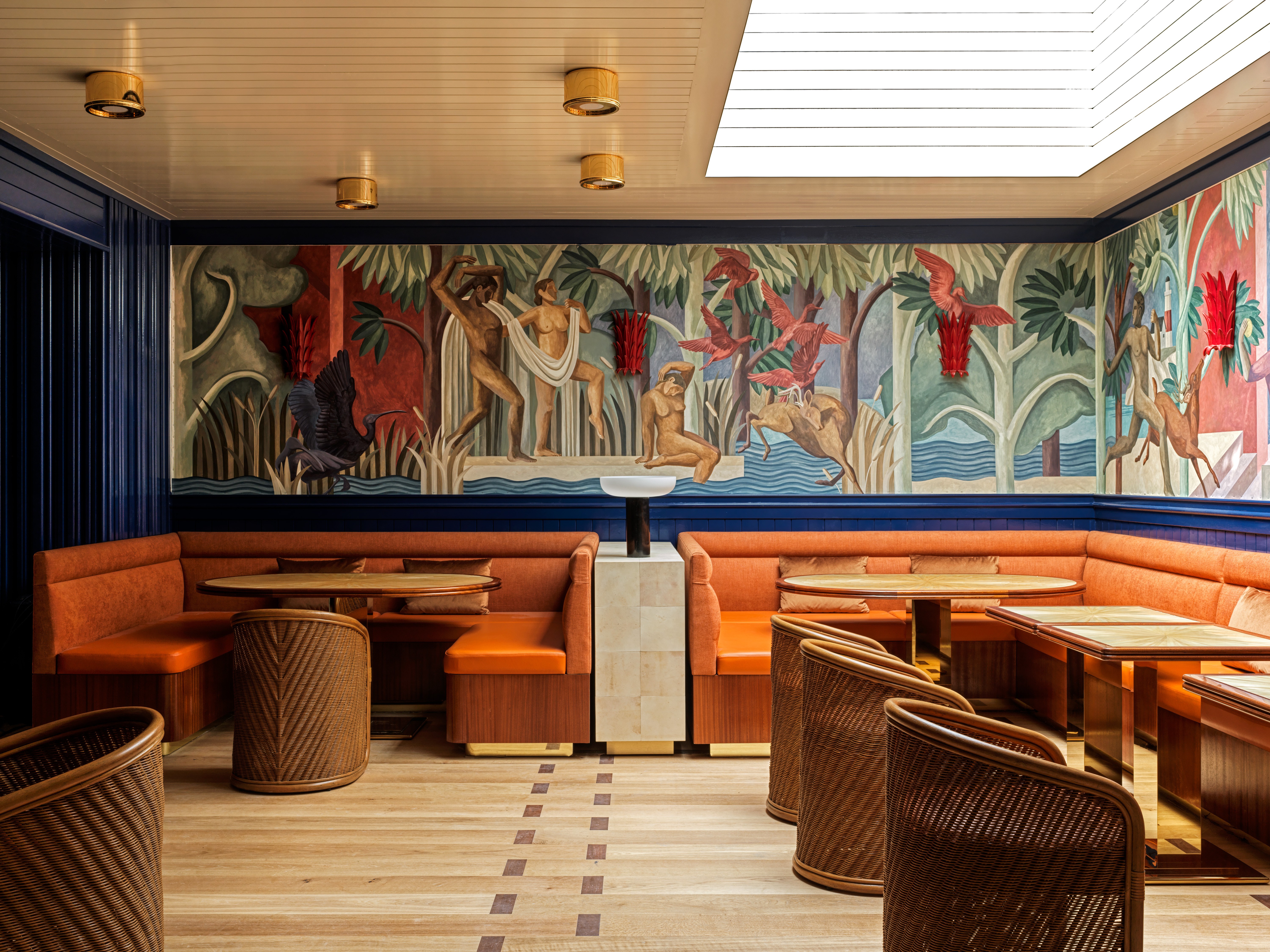 Moment 02 · The Mural — Solana's Panels (Thompson Street, Italian Tempo)