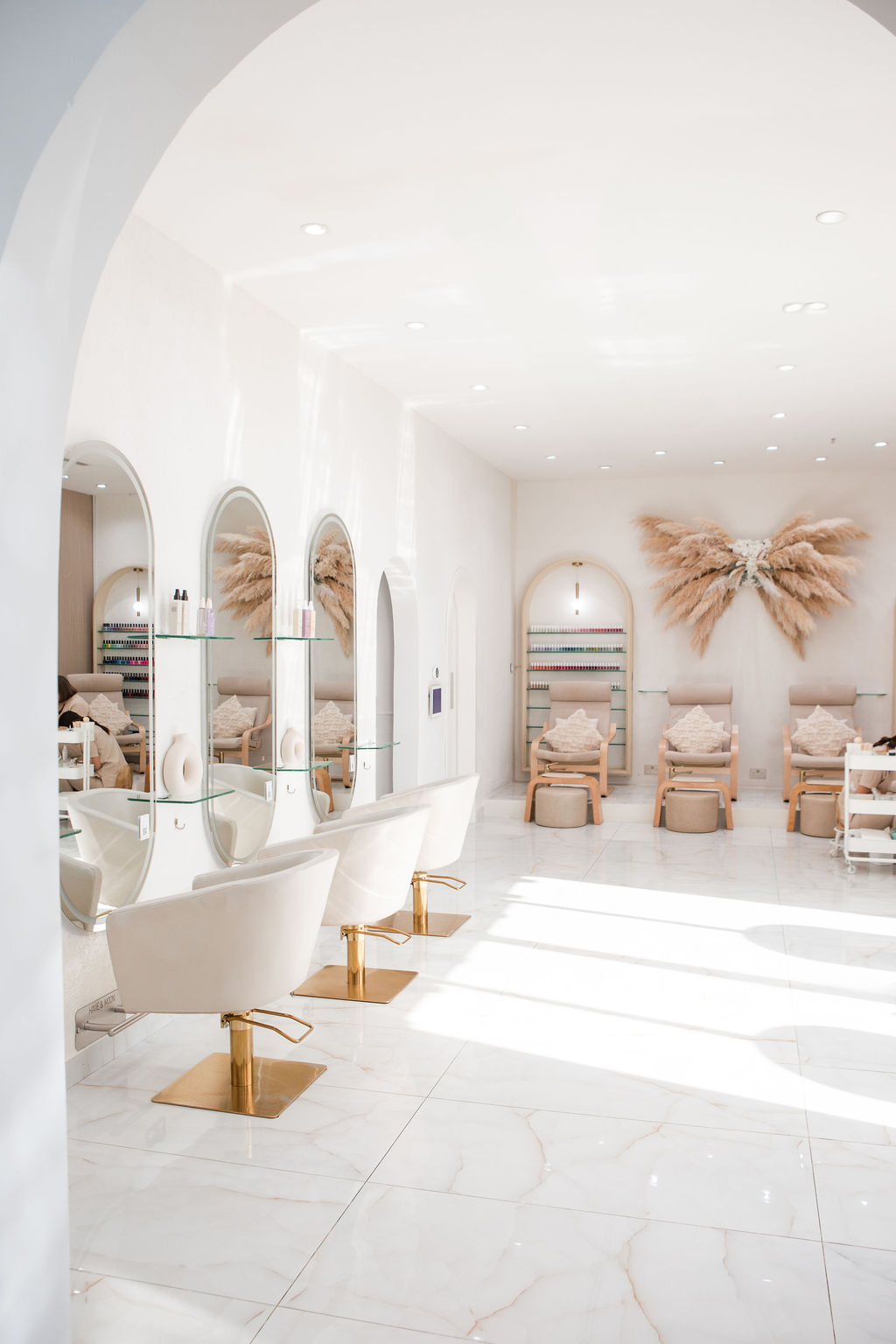 Modern salon interior design at Havie & Moon Dubai Hills, luxury chairs and mirrors in a bright beauty space.