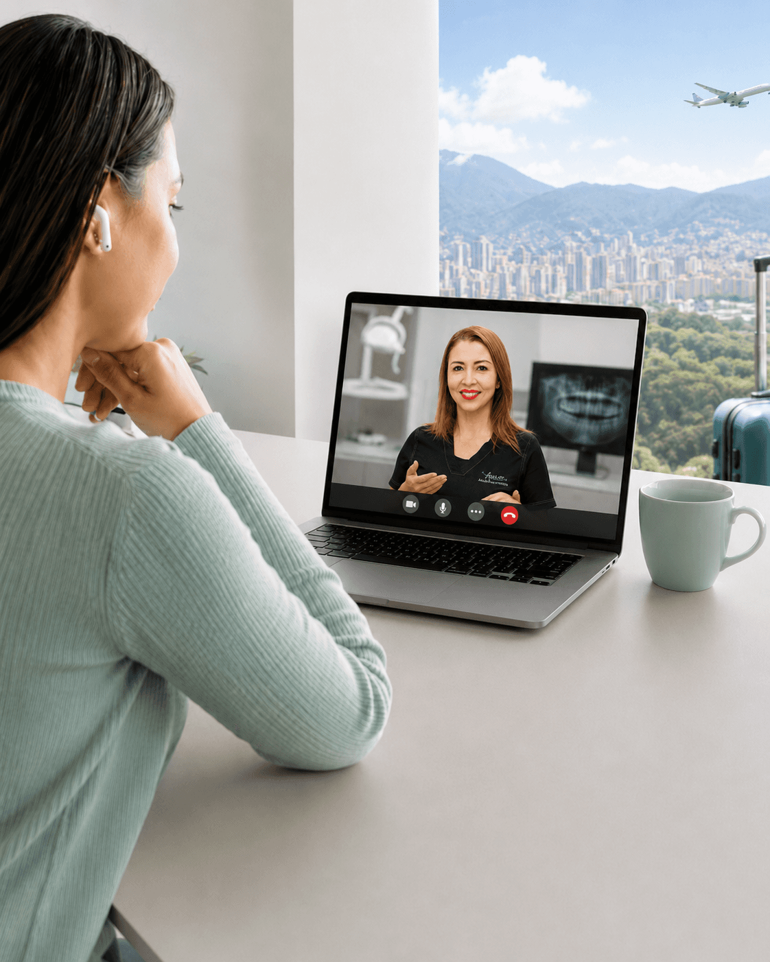 International patient having an online dental consultation with Avanza in Medellín