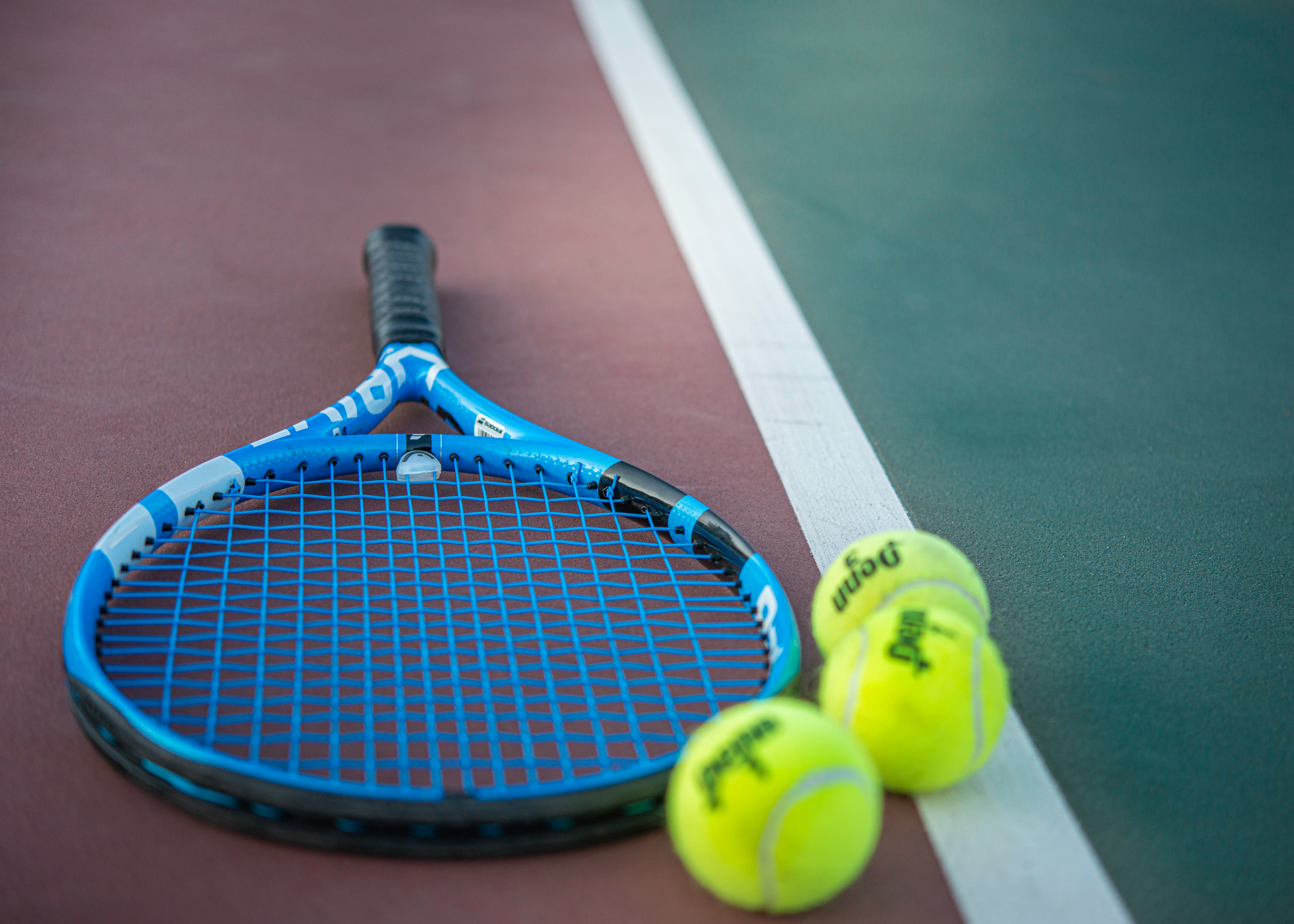 yellow and blue tennis racket