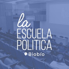Portada de La Escuela Política Biobío: compilado de ensayos, ensayos de IdeaPaís, con el texto La Escuela Política Biobío escrito en blanco sobre una foto de un auditorio editada con un filtro celeste. 