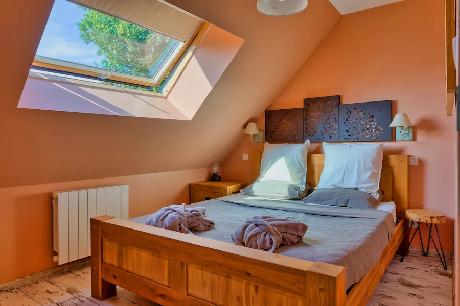 Chambre mansardée lumineuse du Cottage Étretat à la Villa Argonne en Normandie