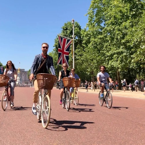 A royal jaunt at Buckingham Palace