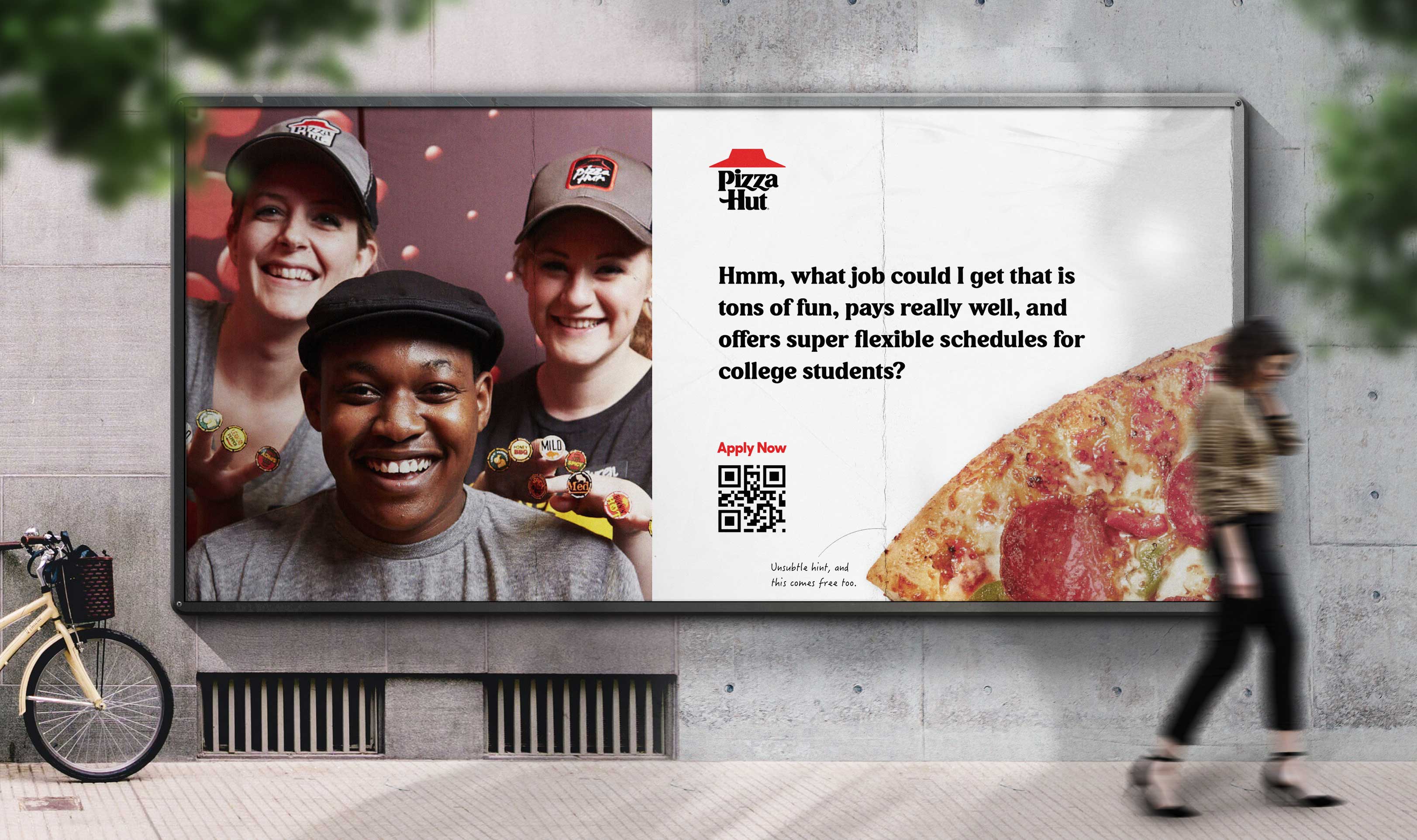 Design example of Pizza Hut's recruitment marketing on a billboard