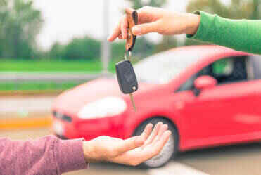 car-delivery-key-handover