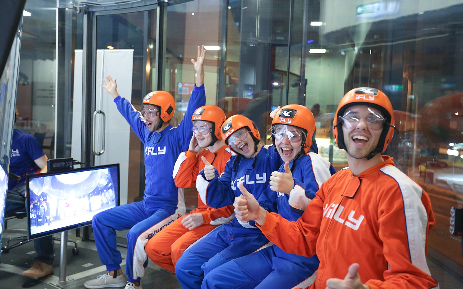 amici all'iFly Sydney Indoor Skydiving