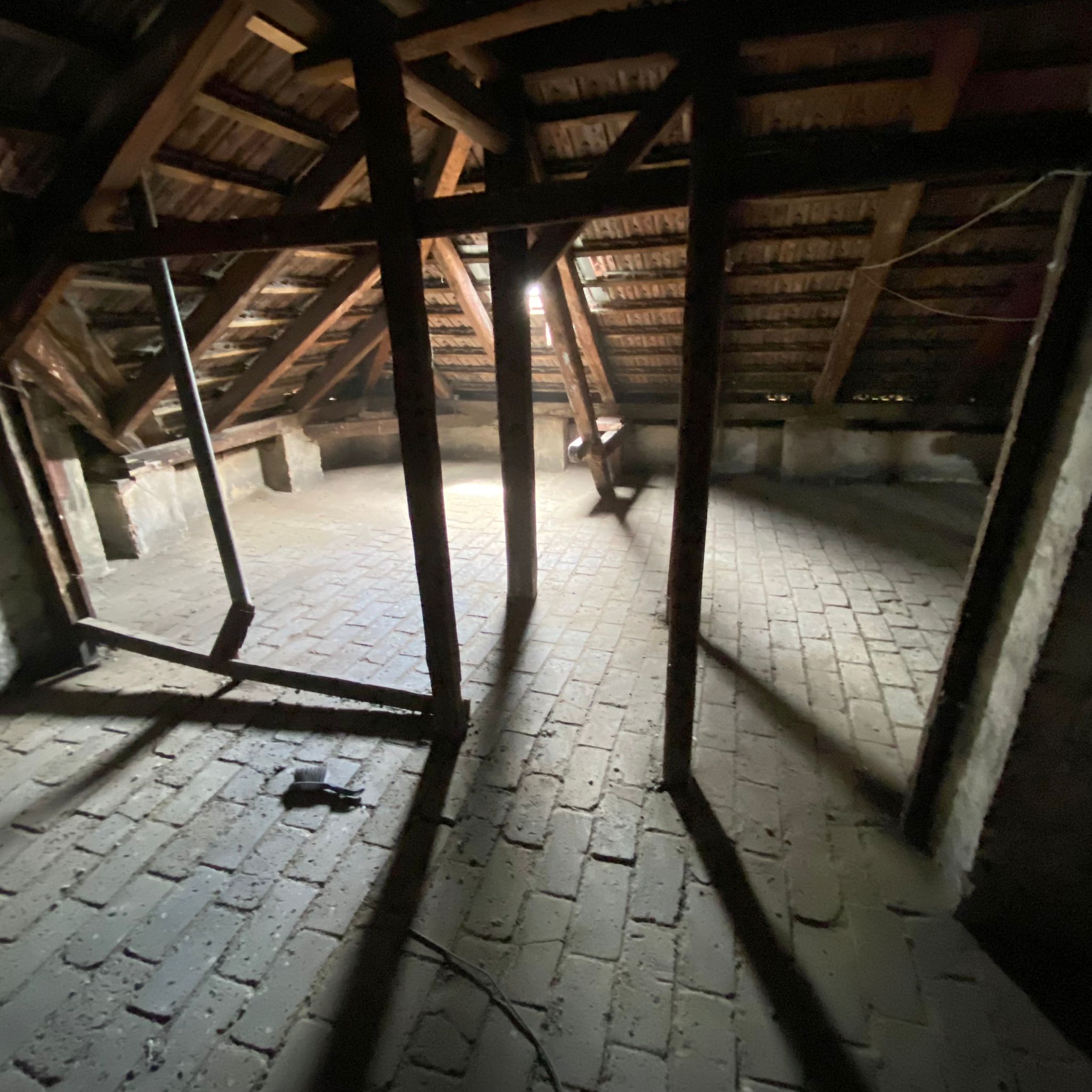 Vyklizený půdní prostor po dokončení práce