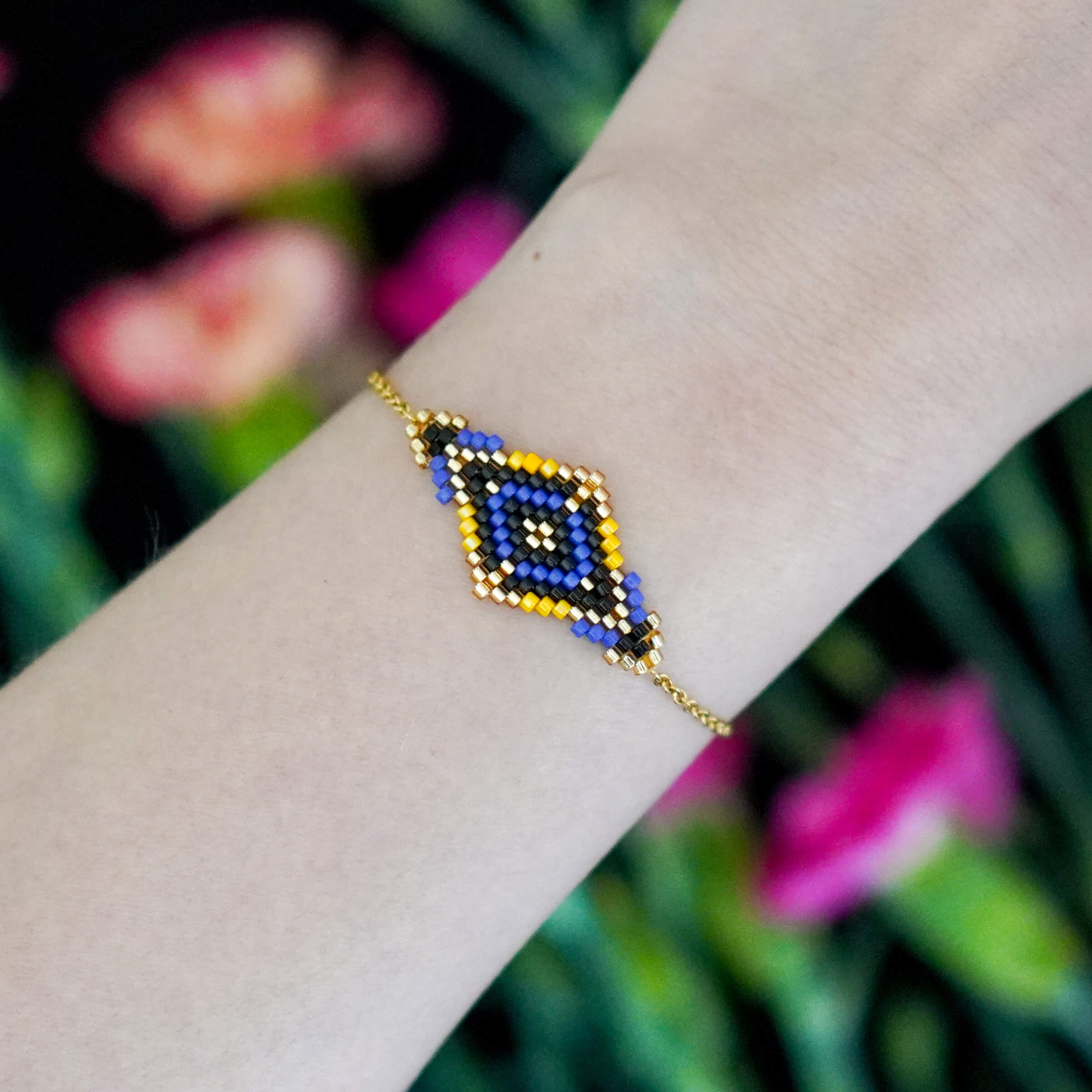 bransoletka geometryczna fioetowa żółta czarna złota na łańcuszku