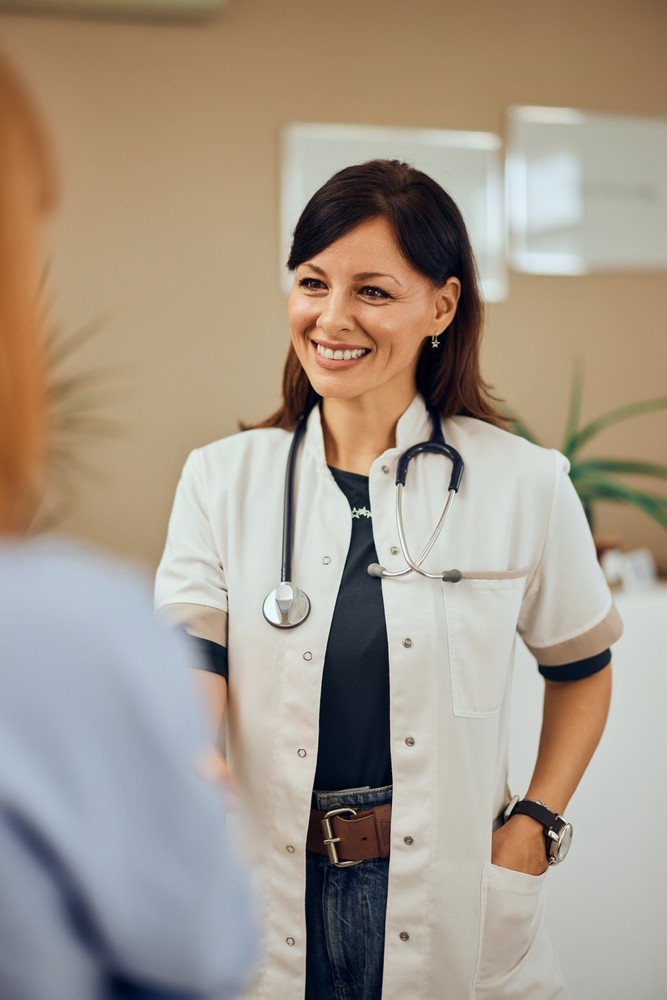 brunette-female-doctor-talking-patient-doctors