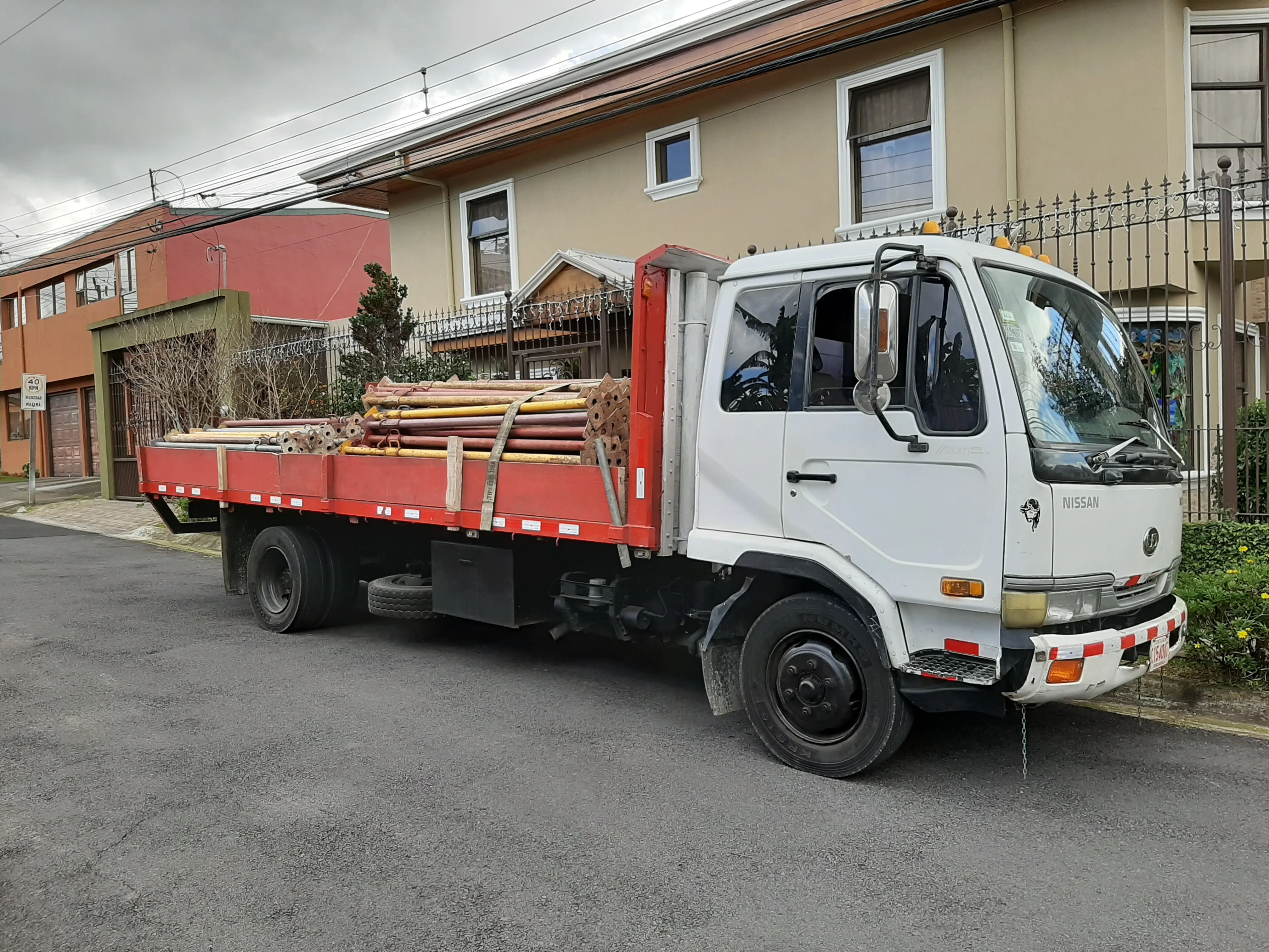 Experiencia en campo y soporte técnico para la correcta instalación de andamios.