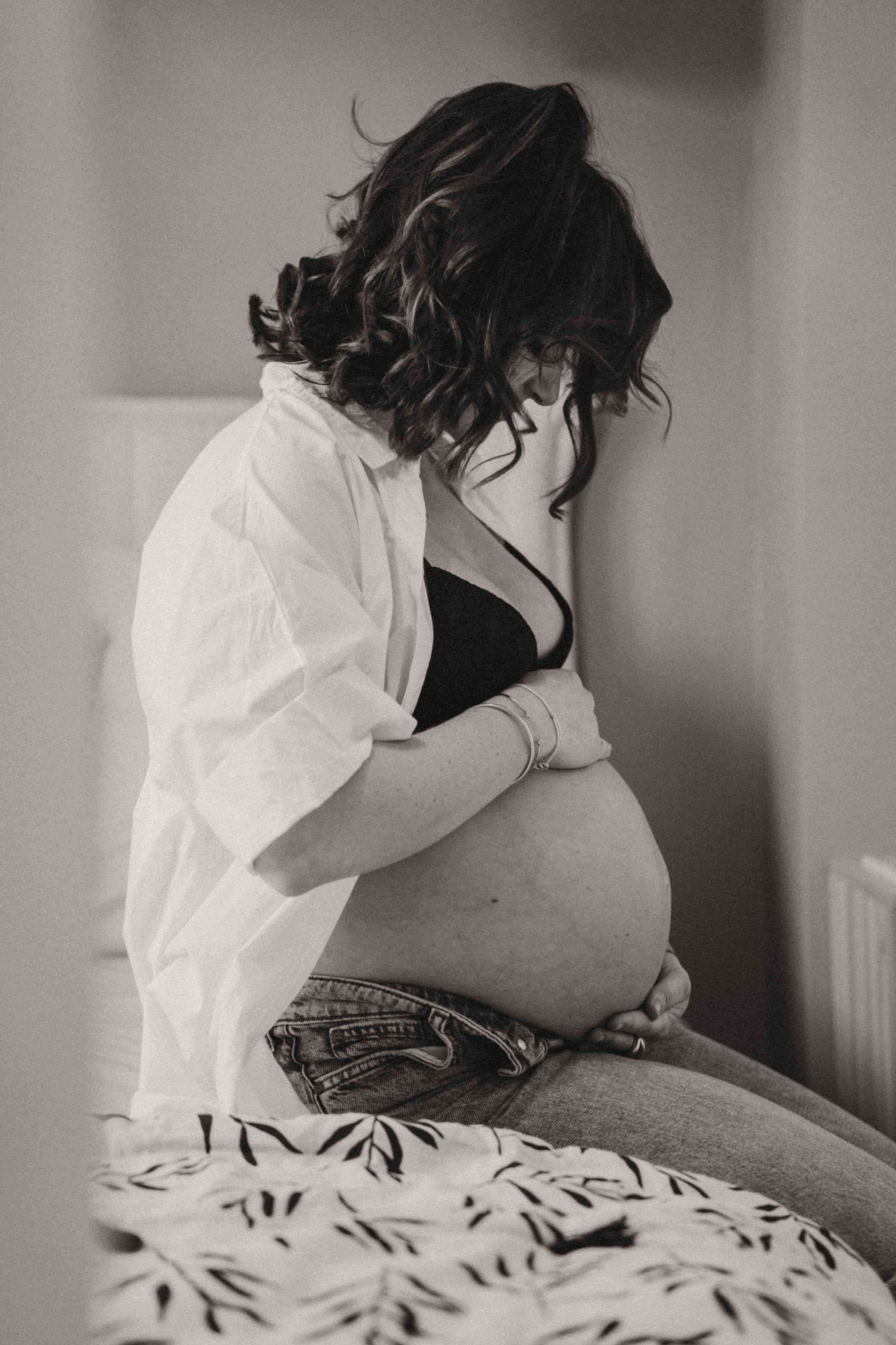 Amelia photographing