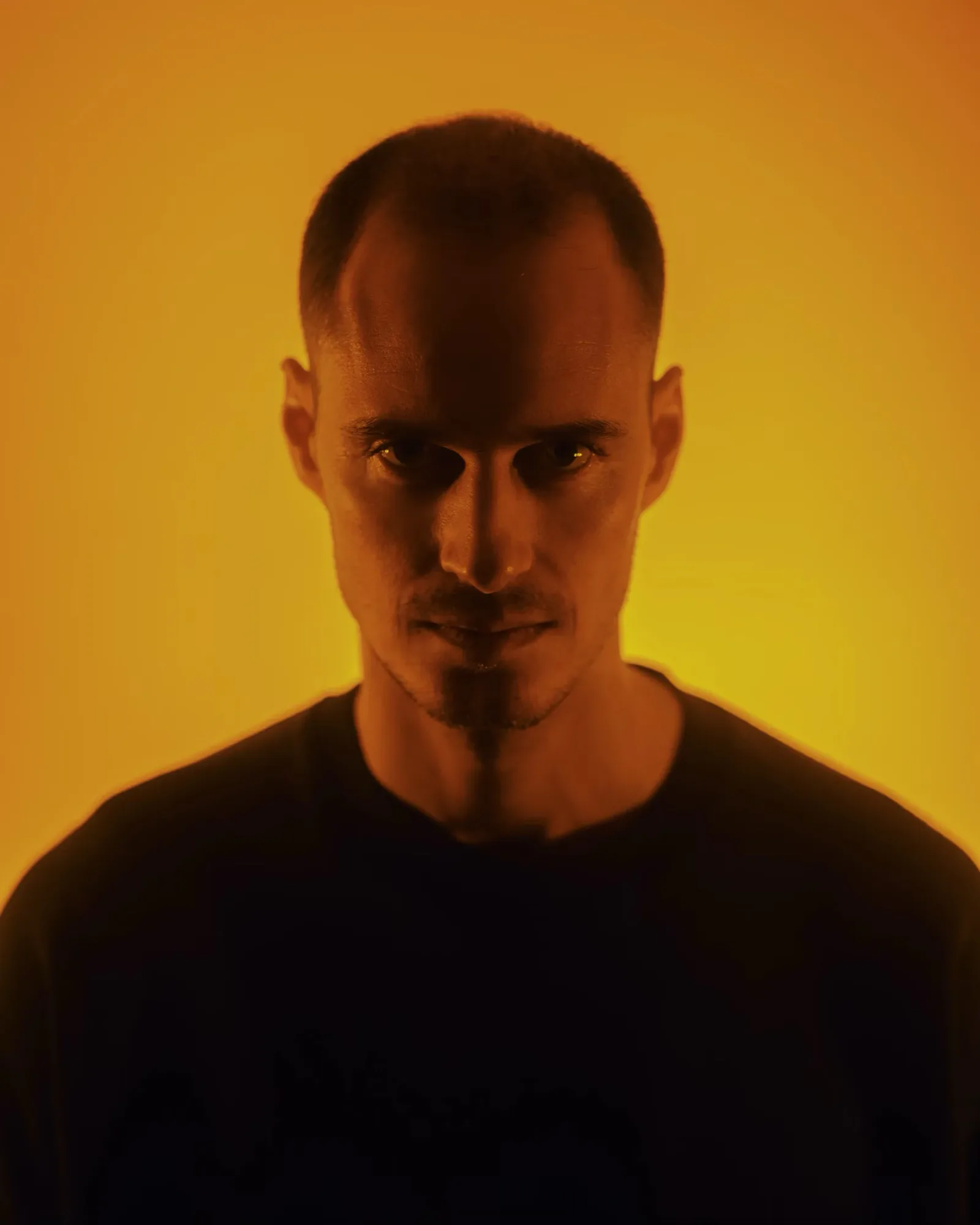Vence DJ Headshots — project image 08 by Roman Olinchuk. 香港攝影、創意影像及視覺敘事作品。