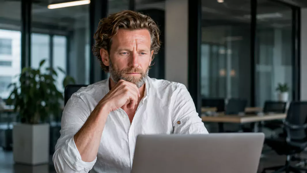 man watching a sales video created with Flashback Express