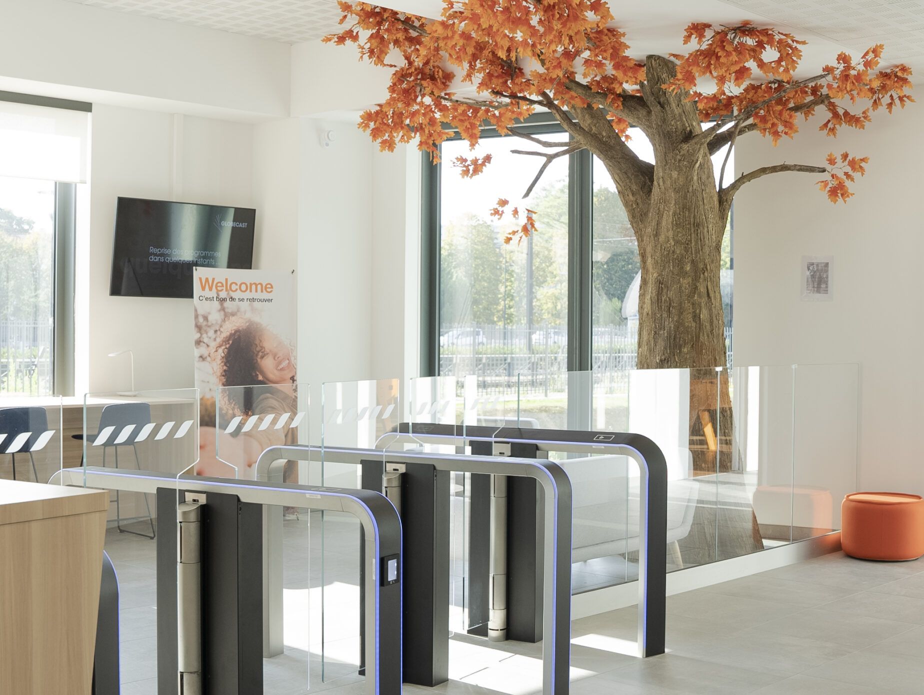 Couloirs rapides Bolloré intégrés dans une architecture contemporaine