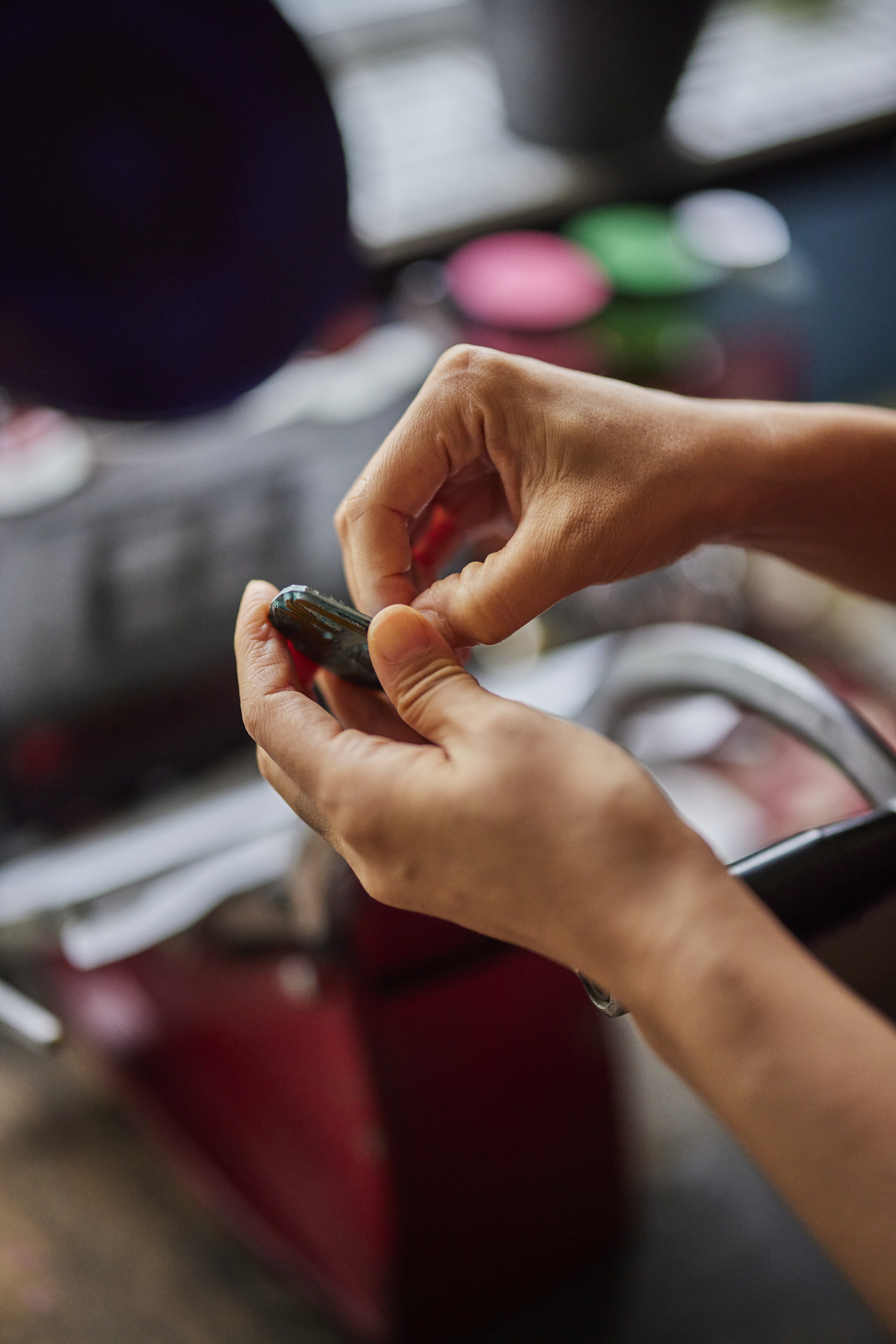 round white and black analog clock