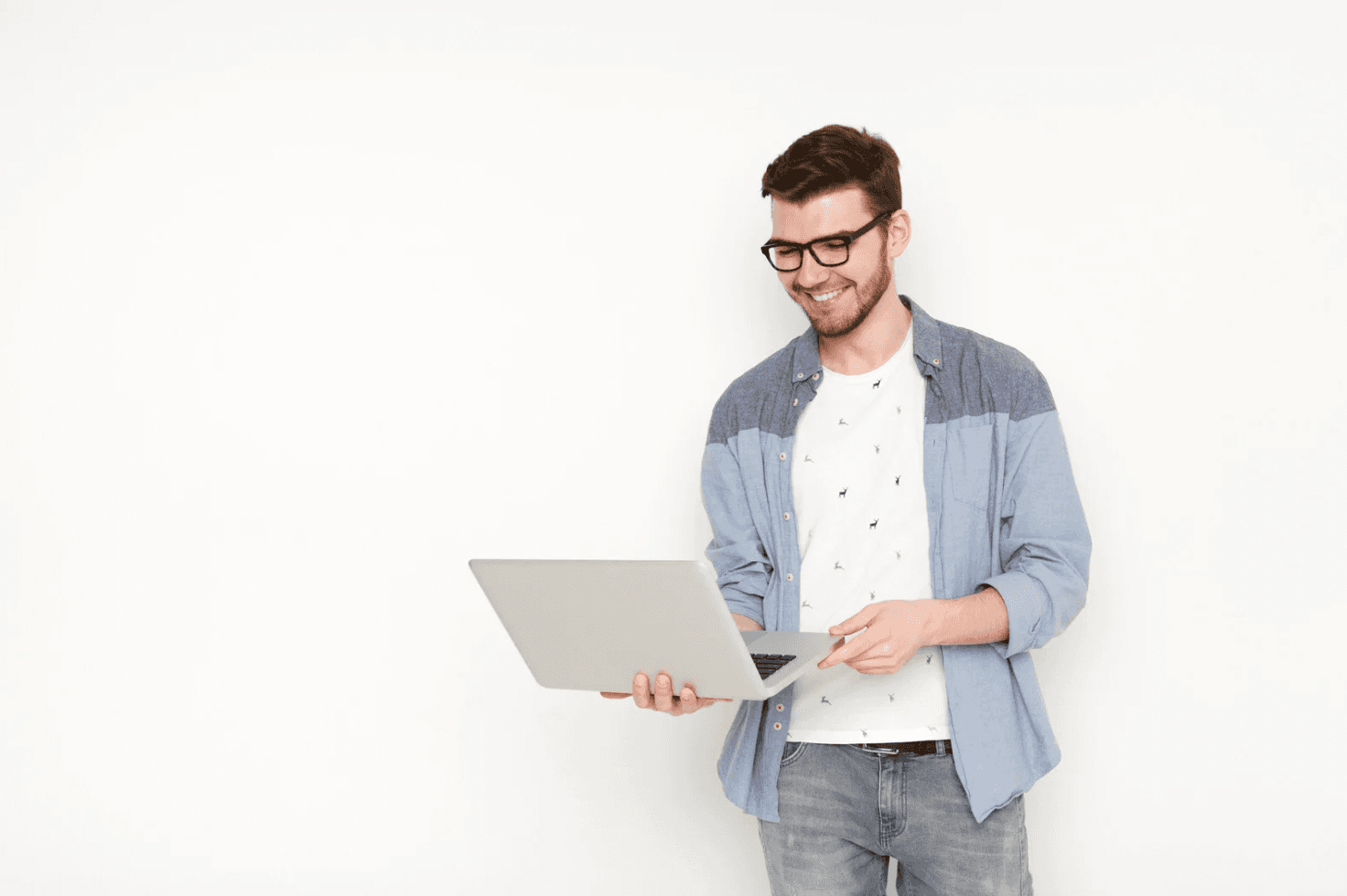 Man smiling while using a laptop, representing faster decision-making and automation advantages for high-volume Amazon sellers.