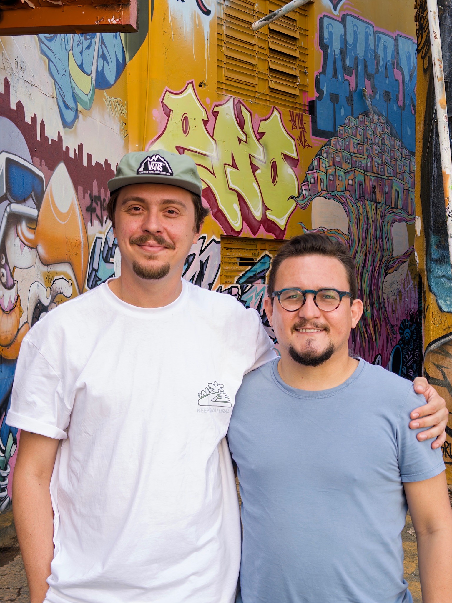 Vitor Cadillac ao lado do apresentador, Domingos Ketelbey (Foto: Lucas Scalia)