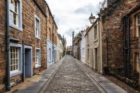 A photo of South castle street overlooking the cobblestone pah