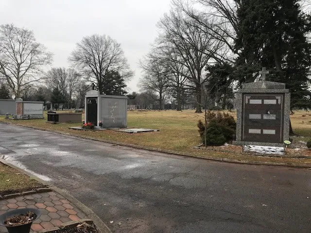 mausoleum single crypt
