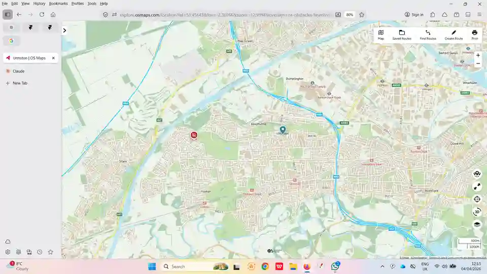 Urban map with routes and buildings.