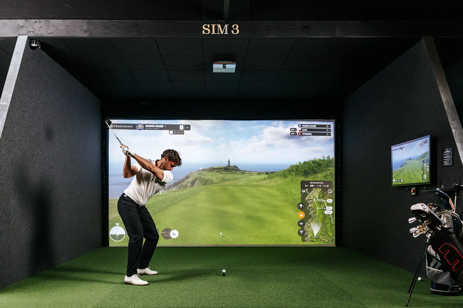 Trackman Findoori indoor golf simulator academy
