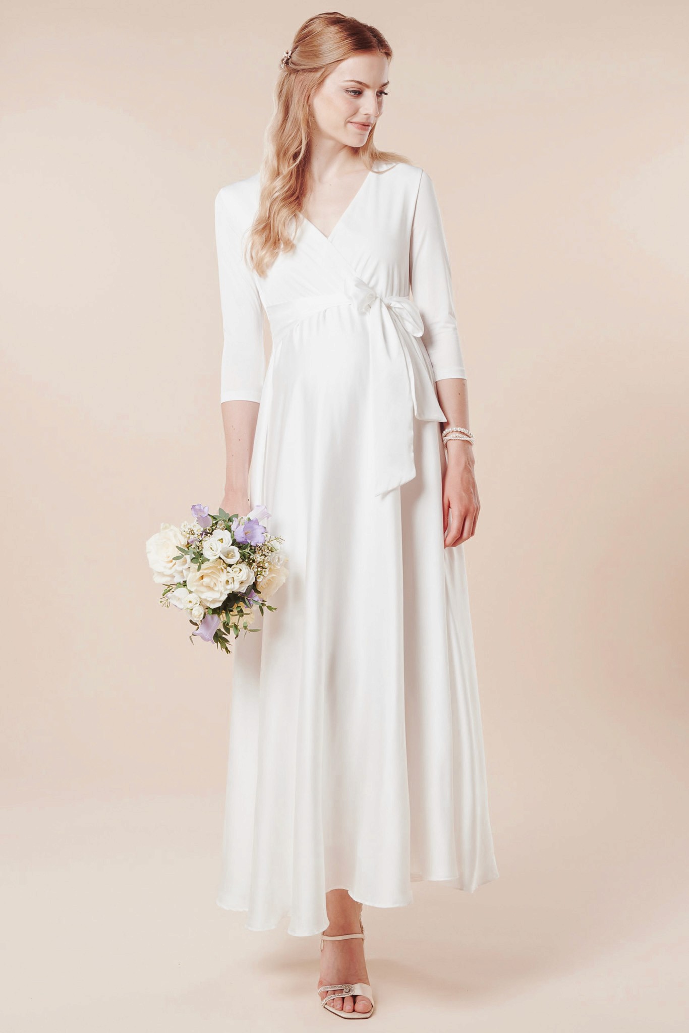 Elegantes Umstandsbrautkleid ohne Spitze