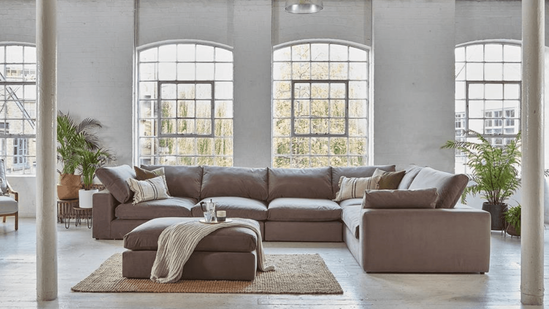 Open-Plan Drawing Room With Flexible Zones