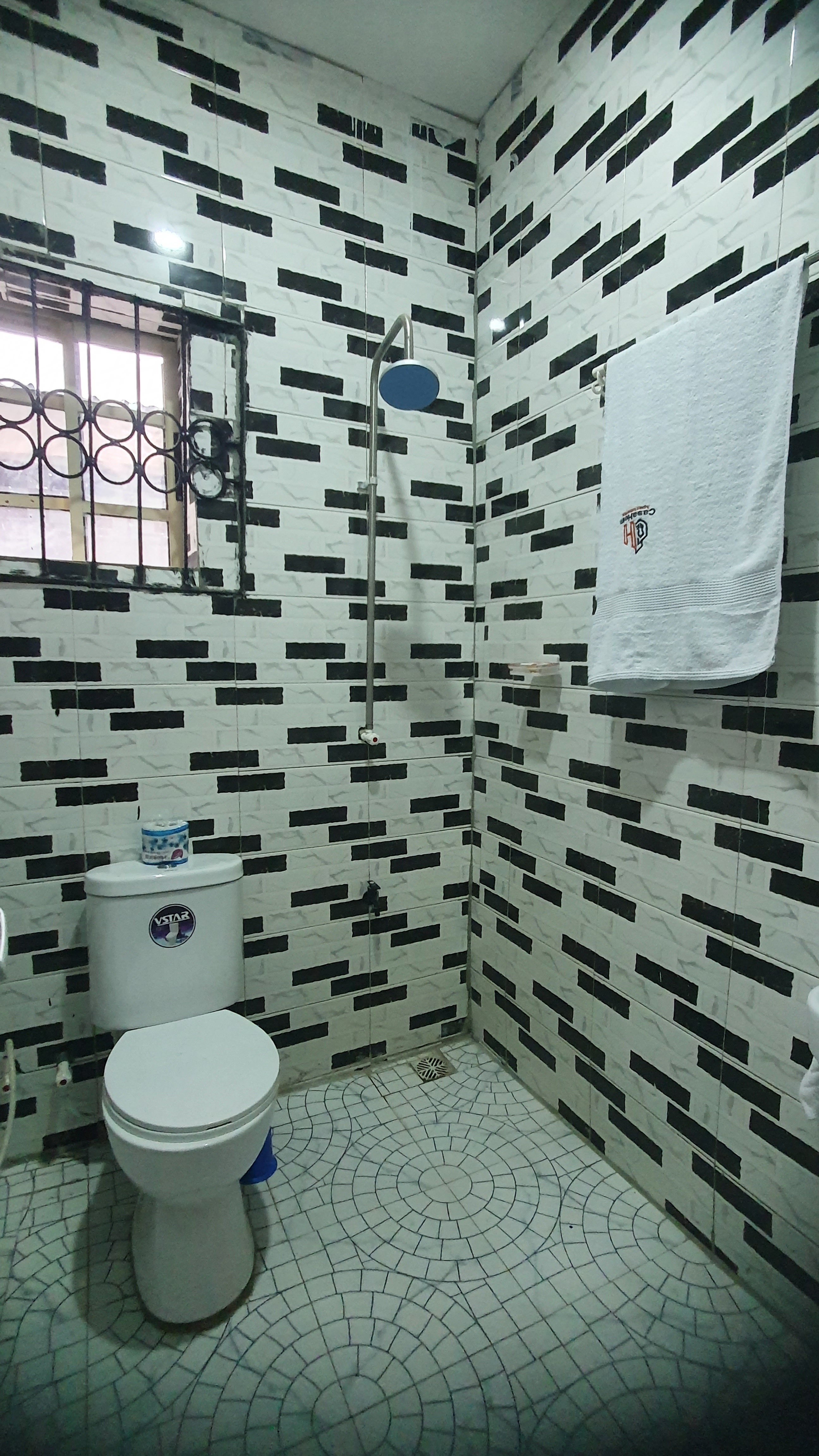 elite suite bathroom
