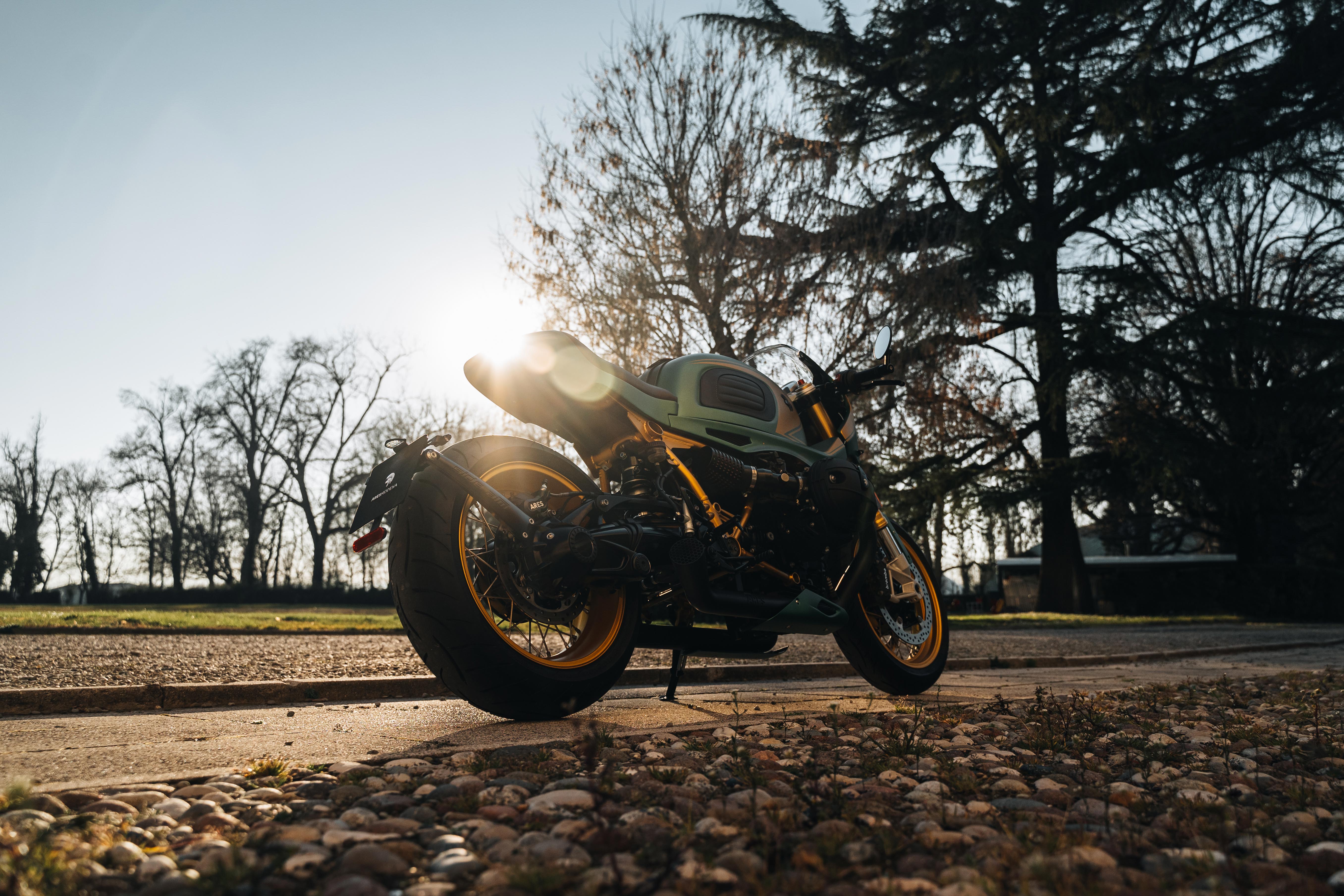 Posteriore di bmw ares design controluce