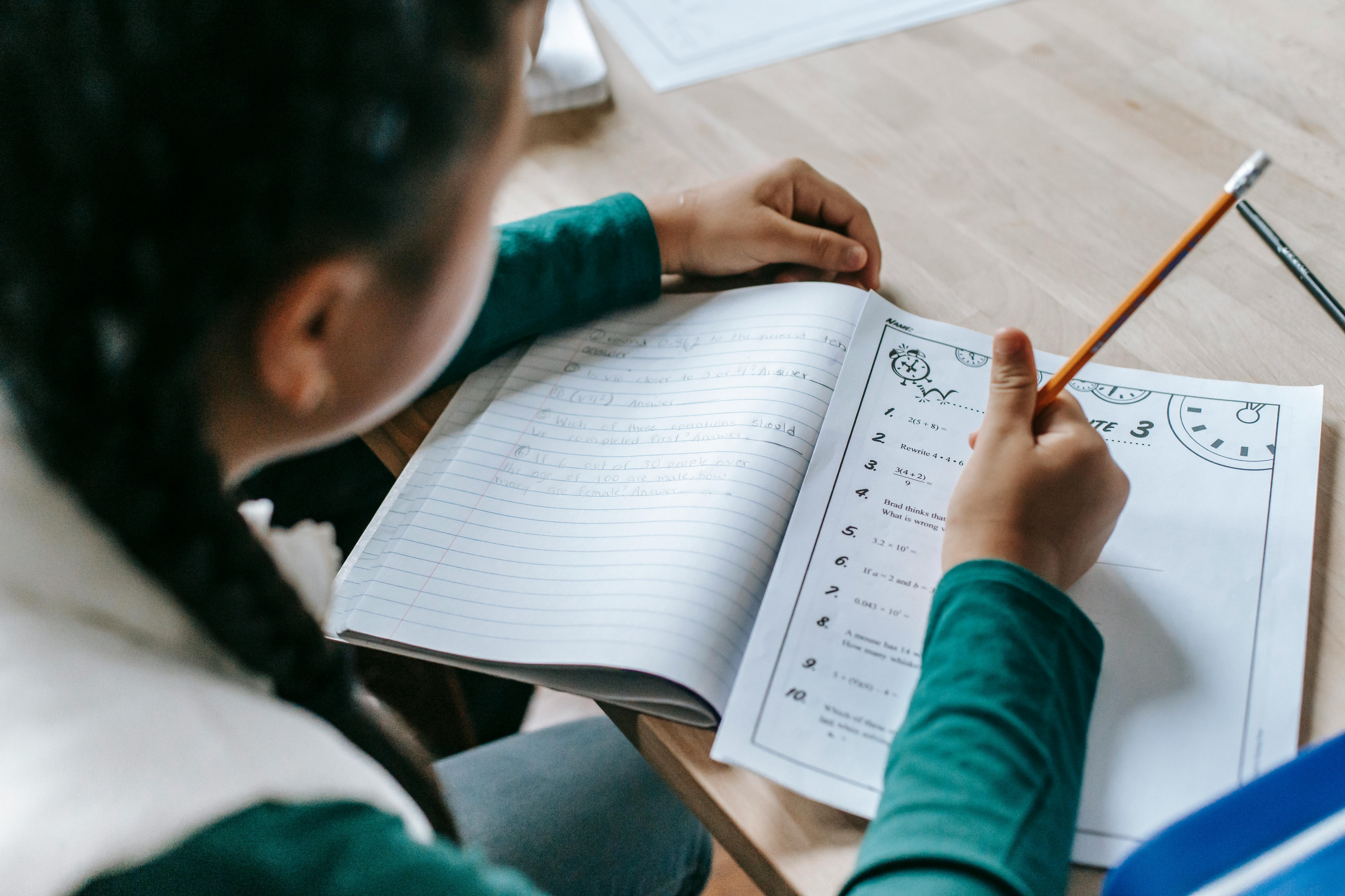 cours de langues avec un élève et un formateur