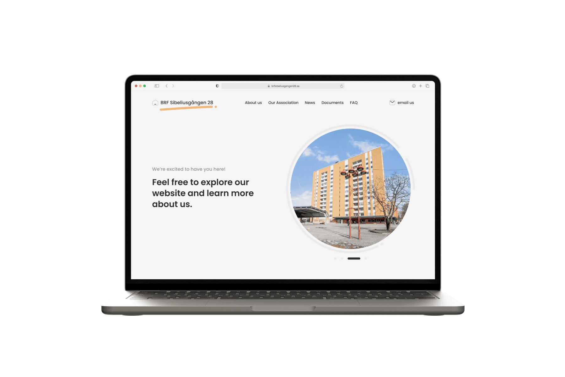 Laptop displaying a pixelated residential property website with information about the BRF Sibeliusgången 28 housing project.