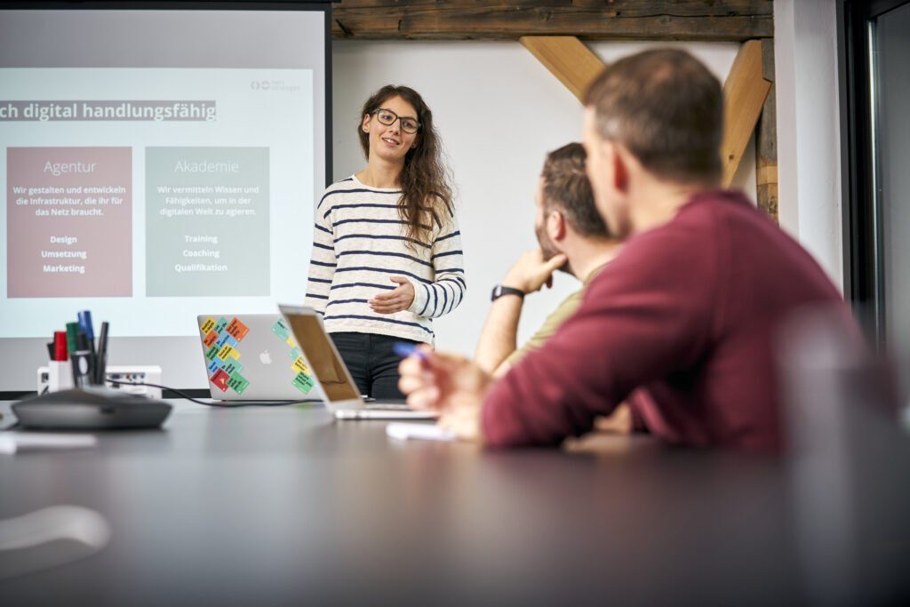 Hintergrundbild einer Blumenwiese