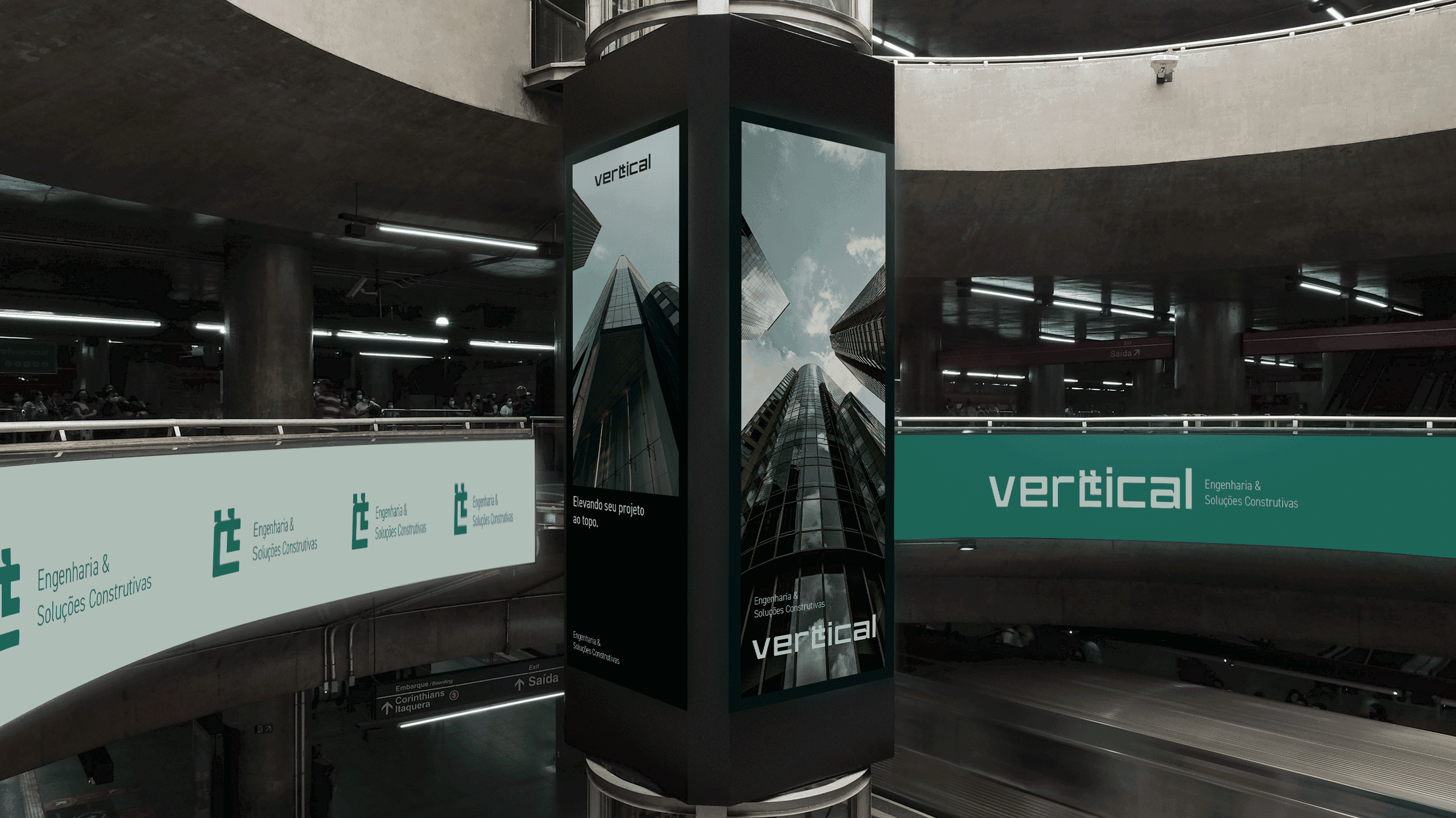 uma placa de publicidade digital em um ambiente urbano, anunciando o design da marca Macarrão de Sucesso.