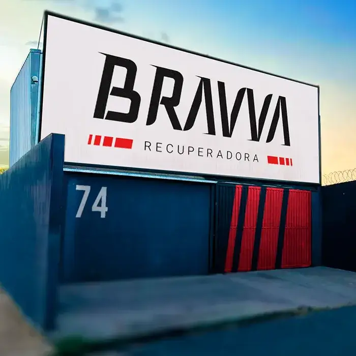 Fachada com o Logo que criei da Bravva Recuperadora